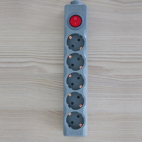 S-GSU5-3 GREY Cетевой фильтр серии Universal, 3м Пвс 3x0.75, 5 гнезд, с-з, 10А, Защита от перенапряжения, короткого замыкания. - фото 3
